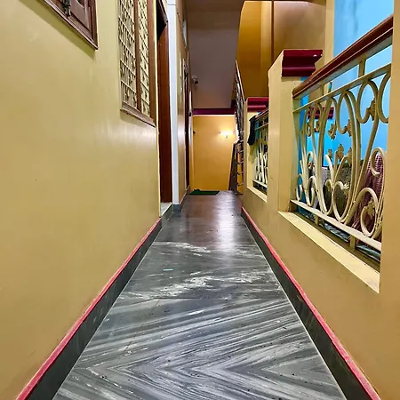 Trilok P Guest House - Dashashwamedh Ghat Near Kashi Vishwanath Temple-3