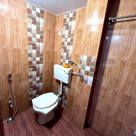 Trilok P Guest House - Dashashwamedh Ghat Near Kashi Vishwanath Temple-2