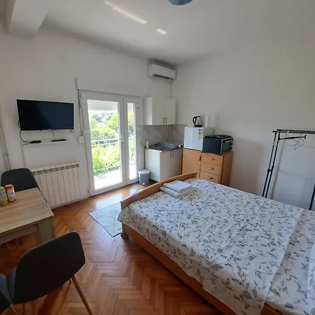 Apartment Ukropina 2-2