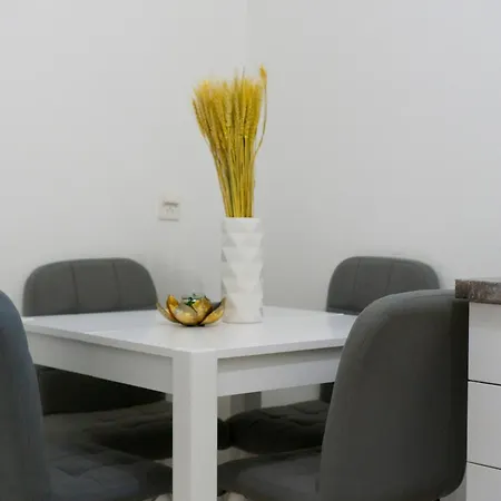 Apartment Ukropina 2-3