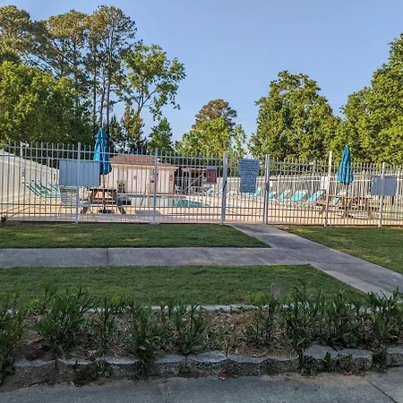 Centrally Located-Pools-Well Equipped Kitchen-Forest Views-3