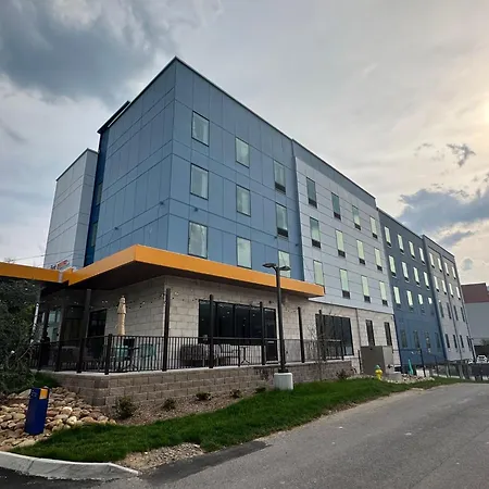 Comfort Suites Gatlinburg Downtown-Convention Center-3
