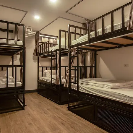 Sea Beach Hostel & Club Beachfront 18-39 Years Only-3