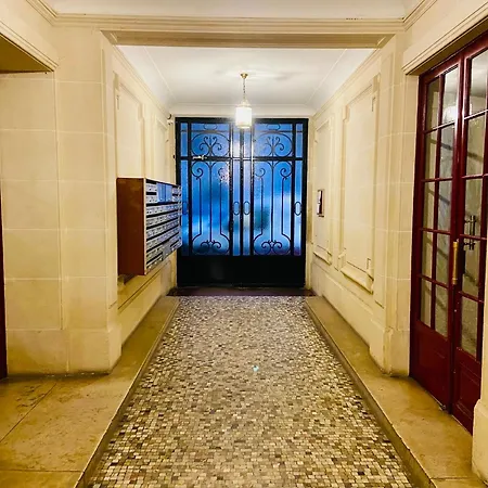 Tour Eiffel Jardin Privatif-2