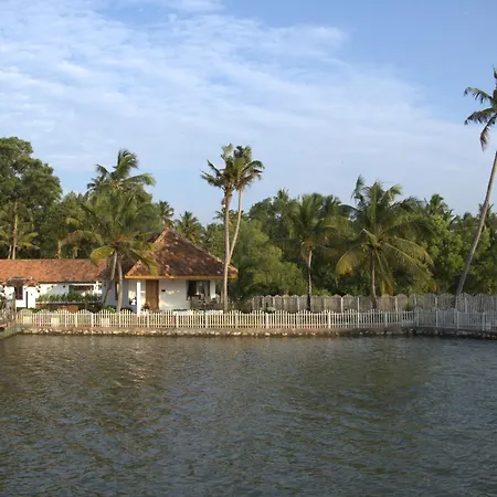 Lakefront Villa With Bathtub & Backwater Views Varkala-3
