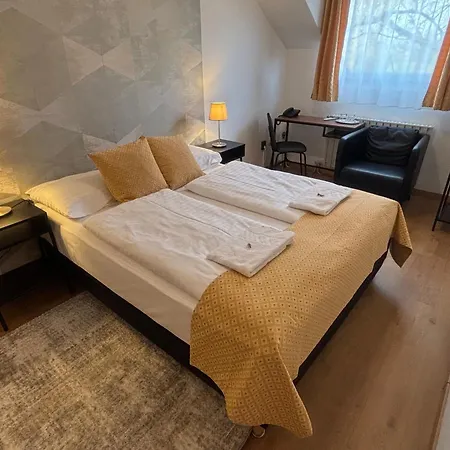 Hotel Gloria Budapest City Center-2