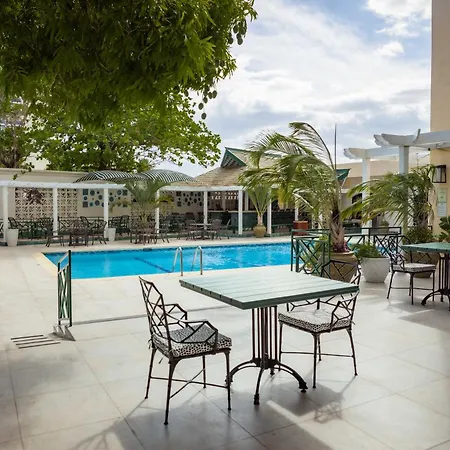 Courtleigh Hotel & Suites-3