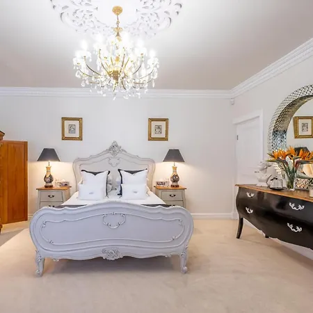 Grand Lux Boutique Manor-3
