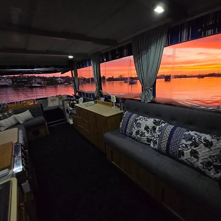 Liquid Paridise Noosaville Houseboat "Experience More"-2