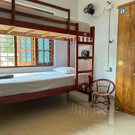 Molly'S Hostel-2