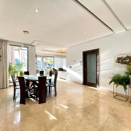 Ritz Carlton Luxurious Stay-3