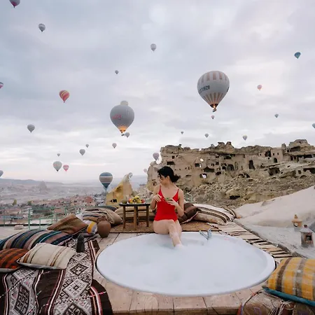 Seki Cave Hotel, Wake Up To Hot Air Balloons-3