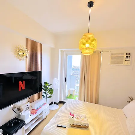 Zinnia Towers 1Br Condo With Ps4 Karaoke Netflix & Swimming Pool-2