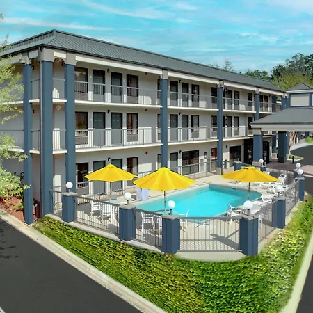 Clarion Pointe Biltmore Village-2