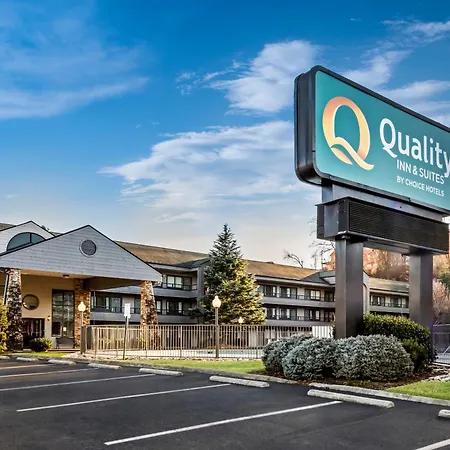 Quality Inn & Suites At Dollywood Lane-3