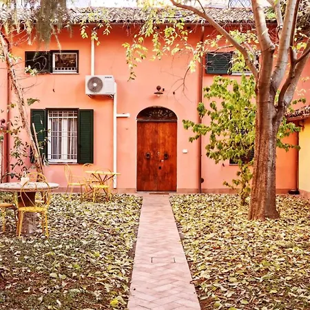 Charming Vintage Home By Piazza Maggiore With Garden-3