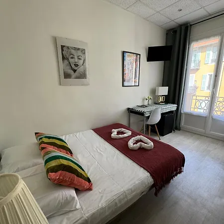 Hotel Des Dames-3