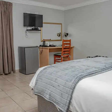 Woodpecker'S Inn Guest House-2