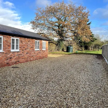 Spacious Family Friendly Cottage-2
