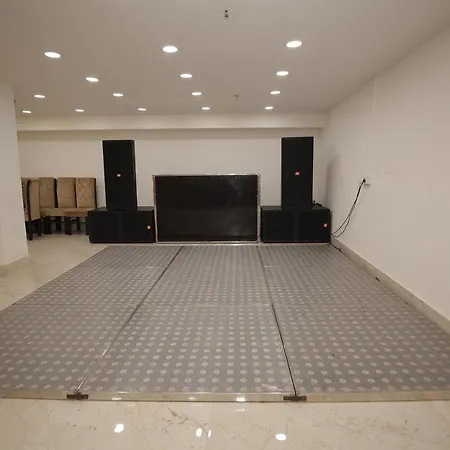 Hotel The Anvi Residency Sector 122-3