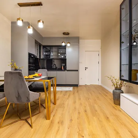 Designer 2Br Apartments With Private Parking By Flat Manаger-2