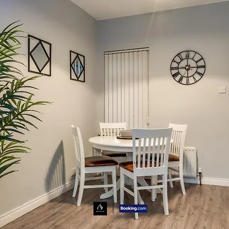 2 Bedrooms House By Boyeilles Apartments Short Lets & Serviced Accommodation Belfast With Free Wifi-2