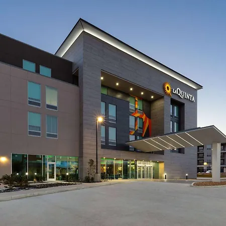La Quinta Inn & Suites By Wyndham San Antonio At The Rim-3