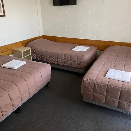 Homestead Motel-2