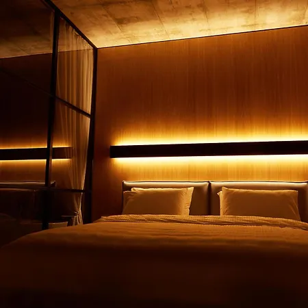 Air Hotel-3