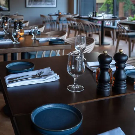 The Hollis Halifax - A Doubletree Suites By Hilton-3