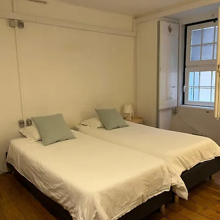 Alface Hall Hostel & Bar-3