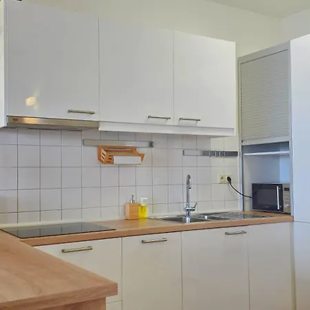 Castle View Sky, 3 Rooms, Panorama Loggia, Free Parking, Wifi, Old Town-2