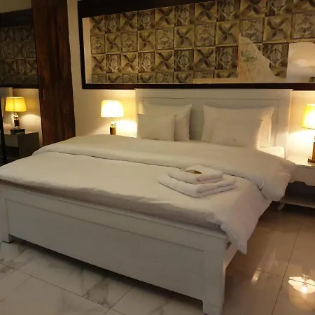 Savoy Inn G-13-3