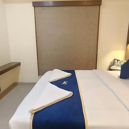Hotel Ashraya International-3