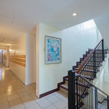 Oyo 210 Apple Tree Suites-3