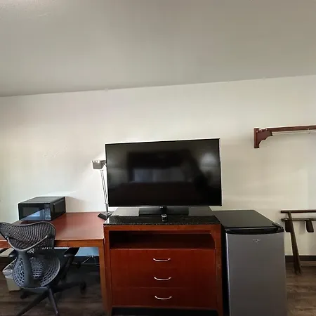 Desert Sands Inn & Suites-2