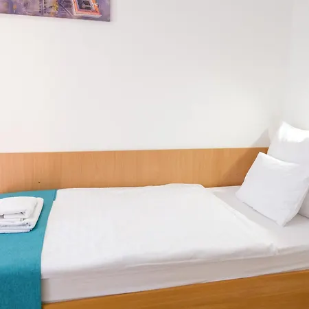 Hotel Adalbert Boldog Meszlenyi Zoltan Haz-2