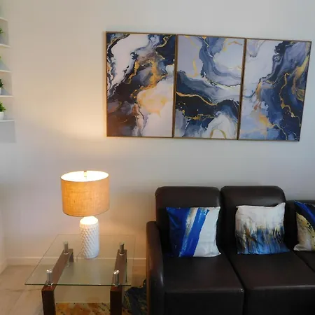 Sunset 205, Sleeps Six, Next Door To The Pool, 100M To The Beach!-2