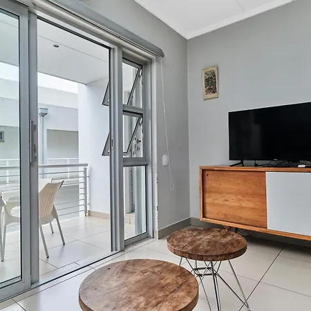 Central Sandton Stay In Spacious 2Br Apt , Close To Sandton City With Fast Wifi, Gym & Pool-2