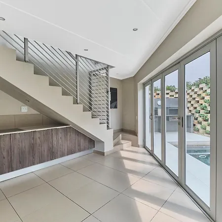 Central Sandton Stay In Spacious 2Br Apt , Close To Sandton City With Fast Wifi, Gym & Pool-3