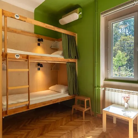 Cabbage Hostel-3