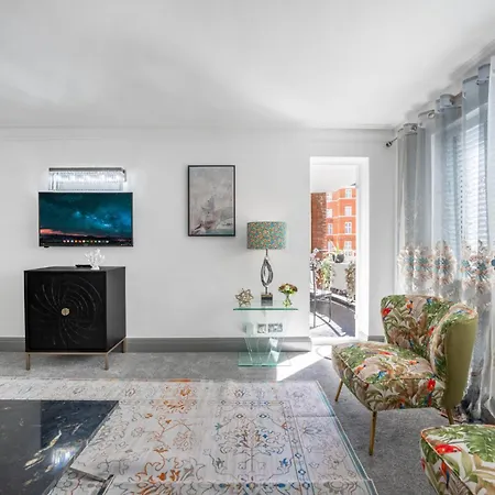 Deluxe Apartment With Terrace Over Harrods-2