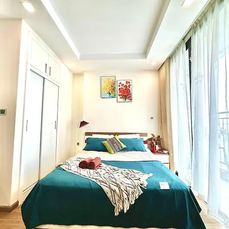 Walking Lake, Pool, Gym, Tennis & Volleyball Yard Delux Studio Apt-3