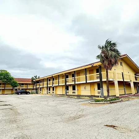 Coratel Inn & Suites By Jasper Wonderland-2