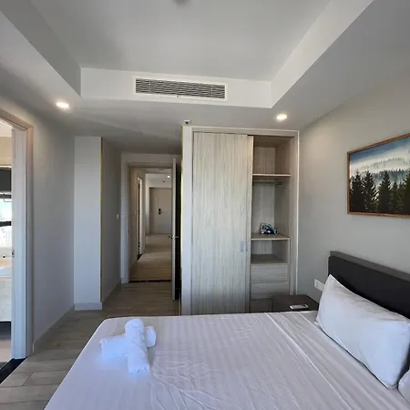 Gold Coast Apartment-2