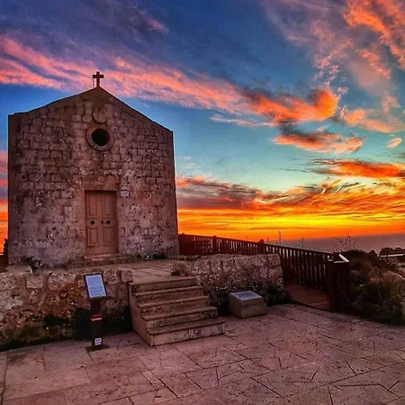 Tan-Nanniet Penthouse In Dingli-2