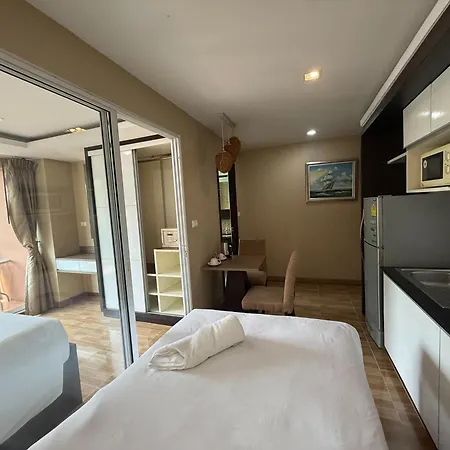Greenview Ekkamai10 Suite-2