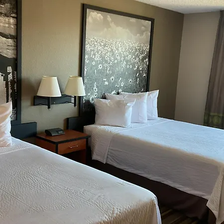 Super 8 By Wyndham Colorado Springs Airport-2