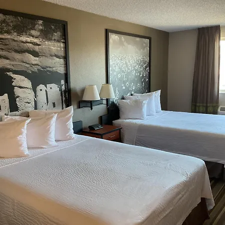 Super 8 By Wyndham Colorado Springs Airport-3