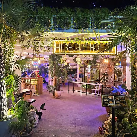 Hideout Hostel 2-2